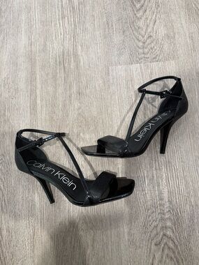 Calvin Klein Black Strappy Heels Size 8 Square Toe Ankle Strap Sandals
